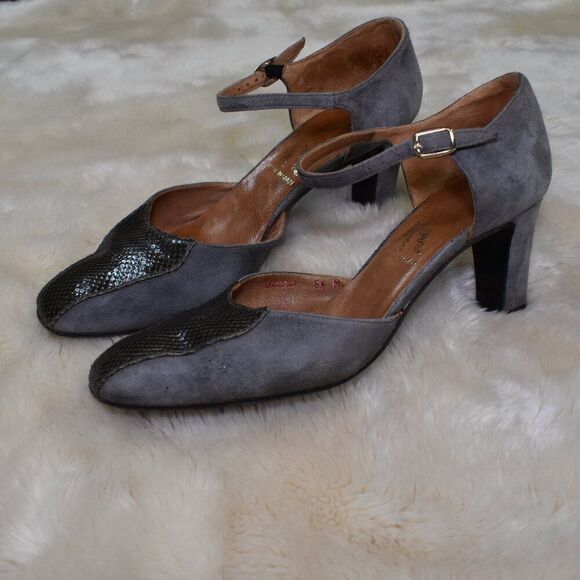 Salvatore Ferragamo VTG Gray Suede Leather Heels Sz 8.5 Block Ankle Strap - Picture 10 of 14